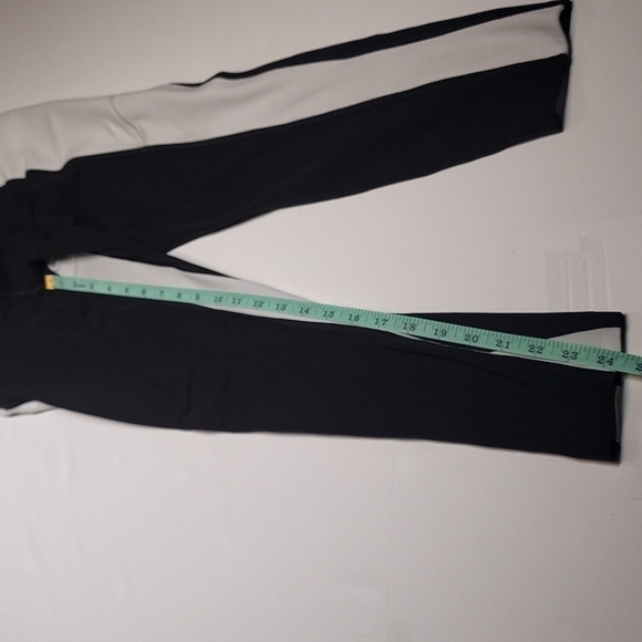 Athleta 3/4 pant XS - Picture 3 of 9